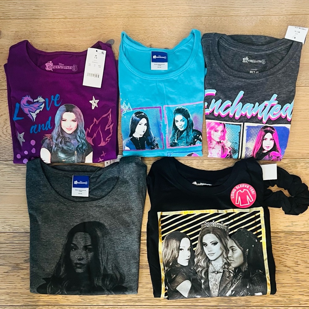 Disney Descendants 3 T Shirts Size Medium